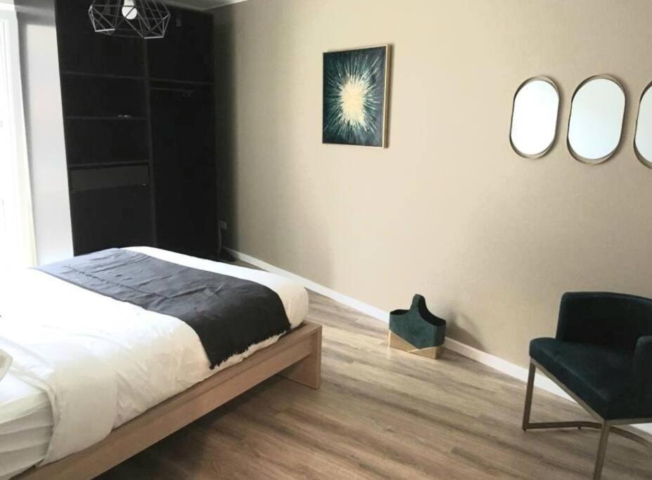 Large 2 bedrooms Flat with FREE Parking & Terrace