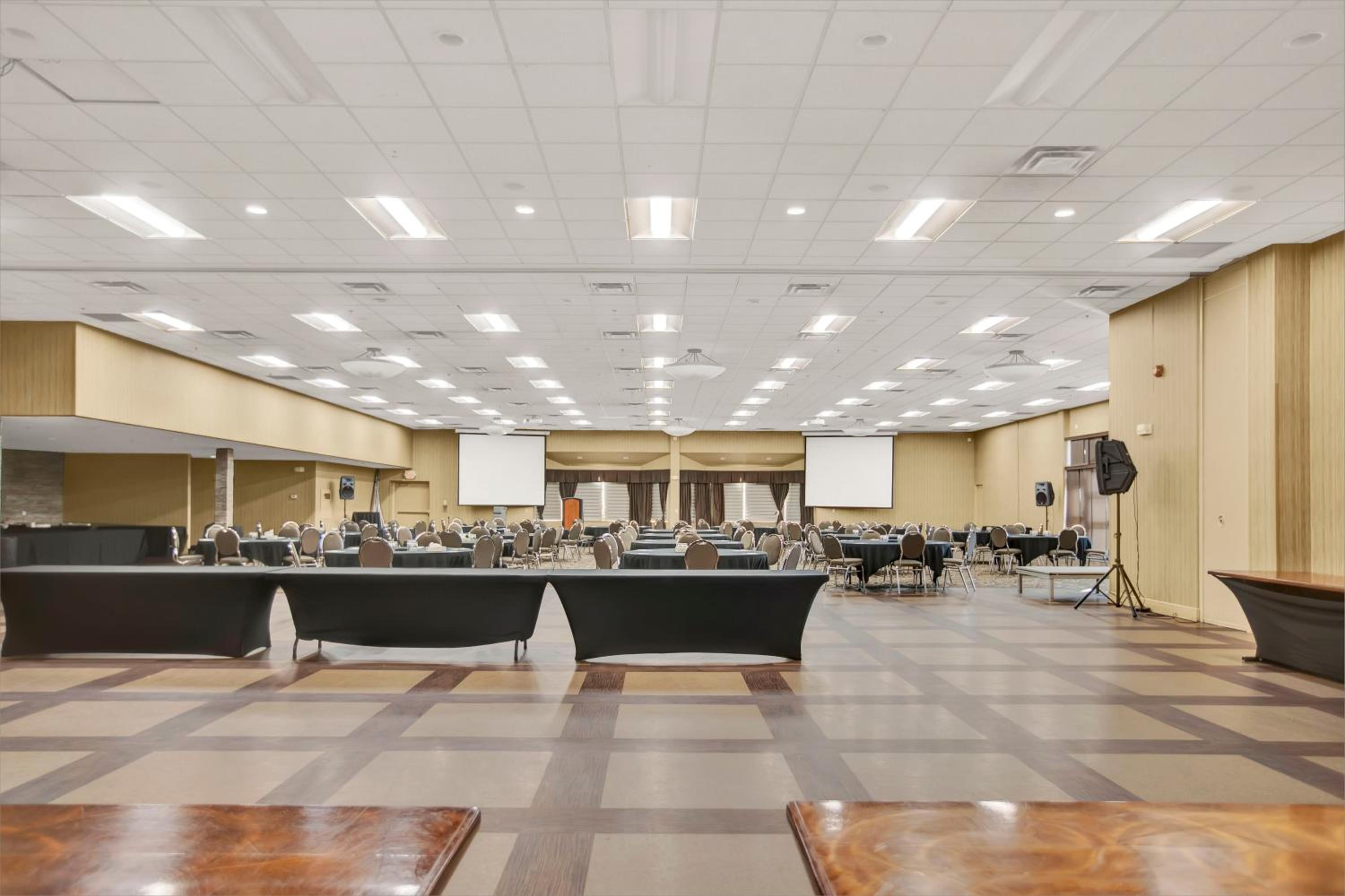 Thunder Bay Vacations - Superior Inn Hotel and Conference Centre Thunder Bay - Property Image 32