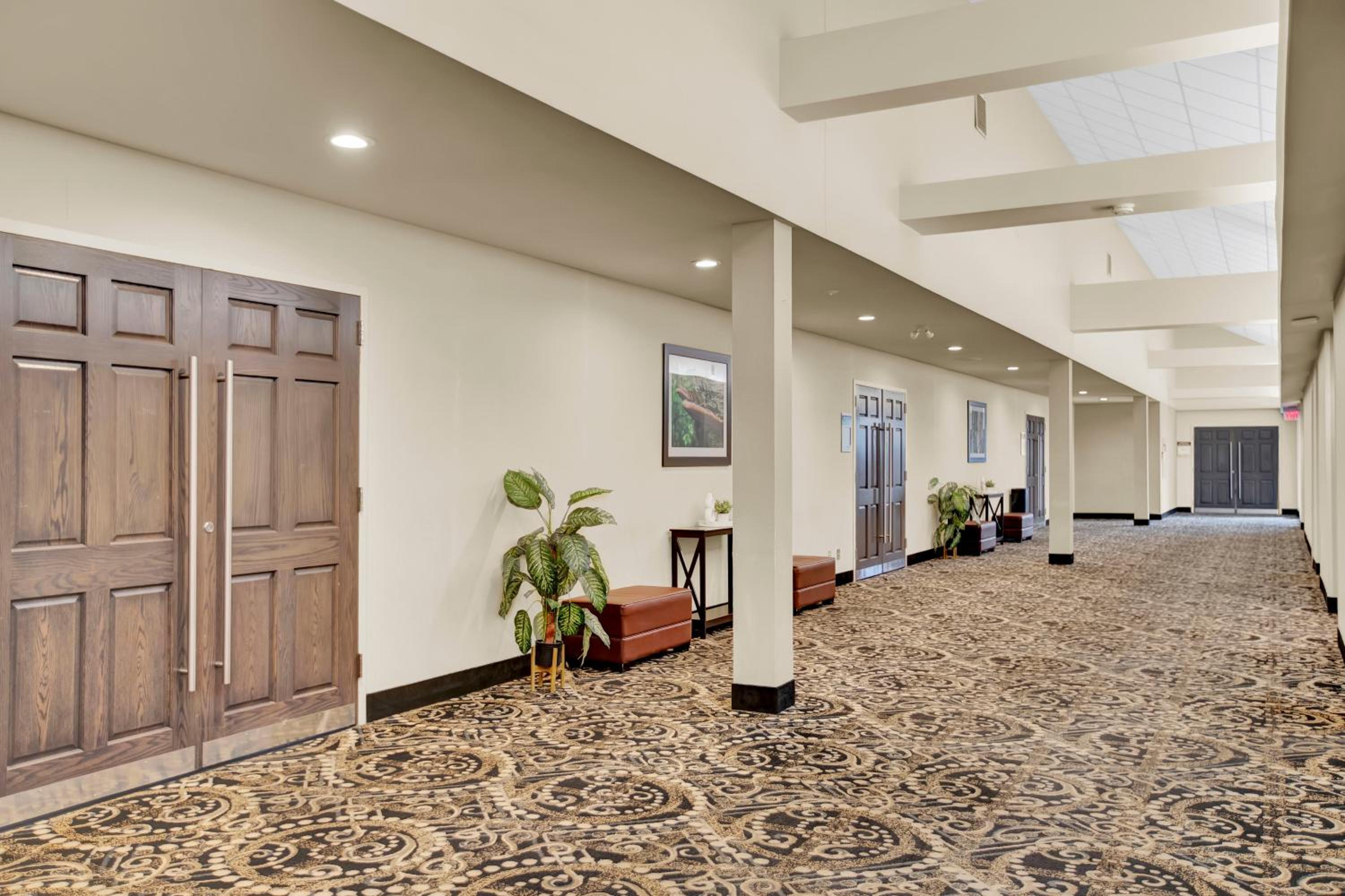 Thunder Bay Vacations - Superior Inn Hotel and Conference Centre Thunder Bay - Property Image 85