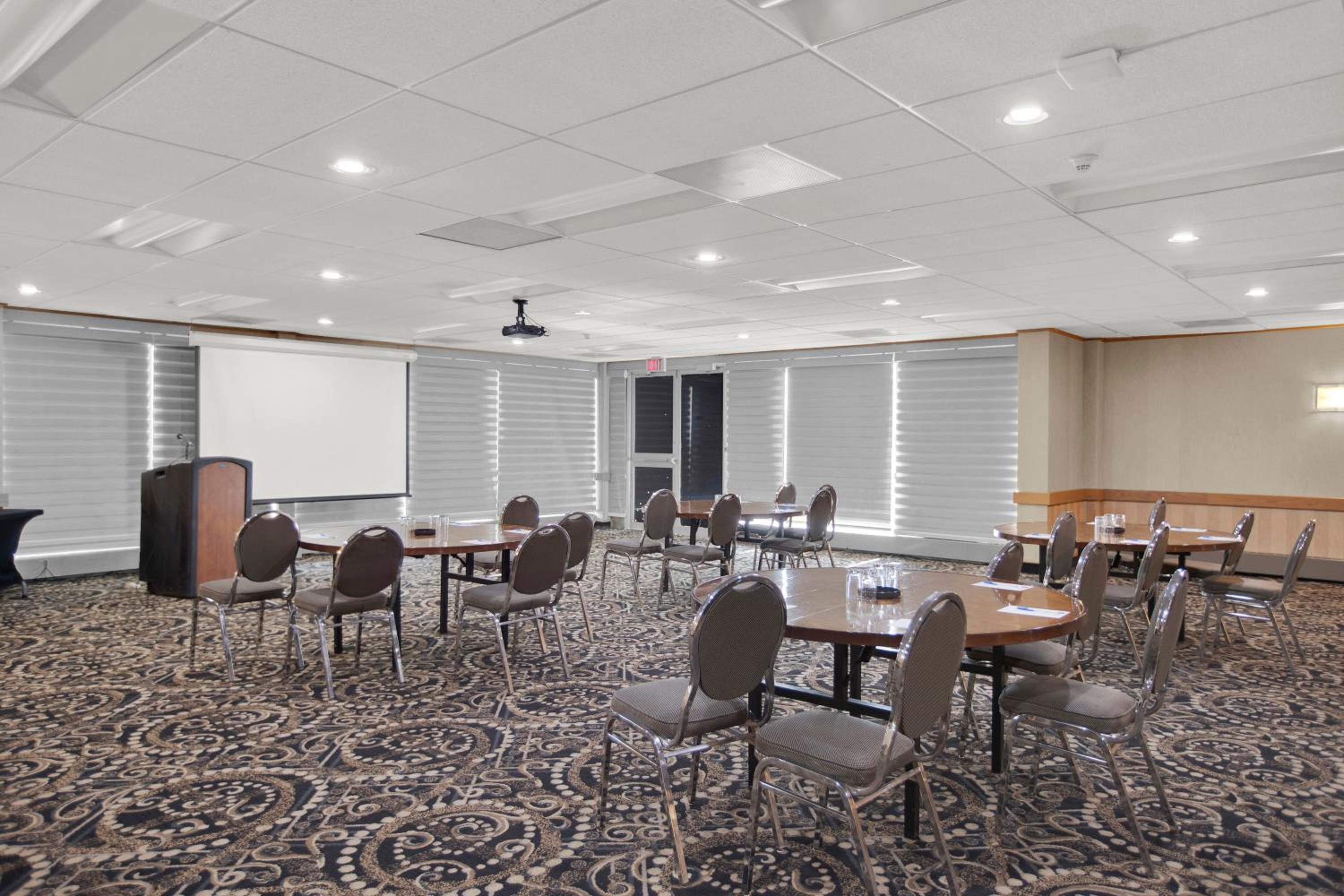 Thunder Bay Vacations - Superior Inn Hotel and Conference Centre Thunder Bay - Property Image 96