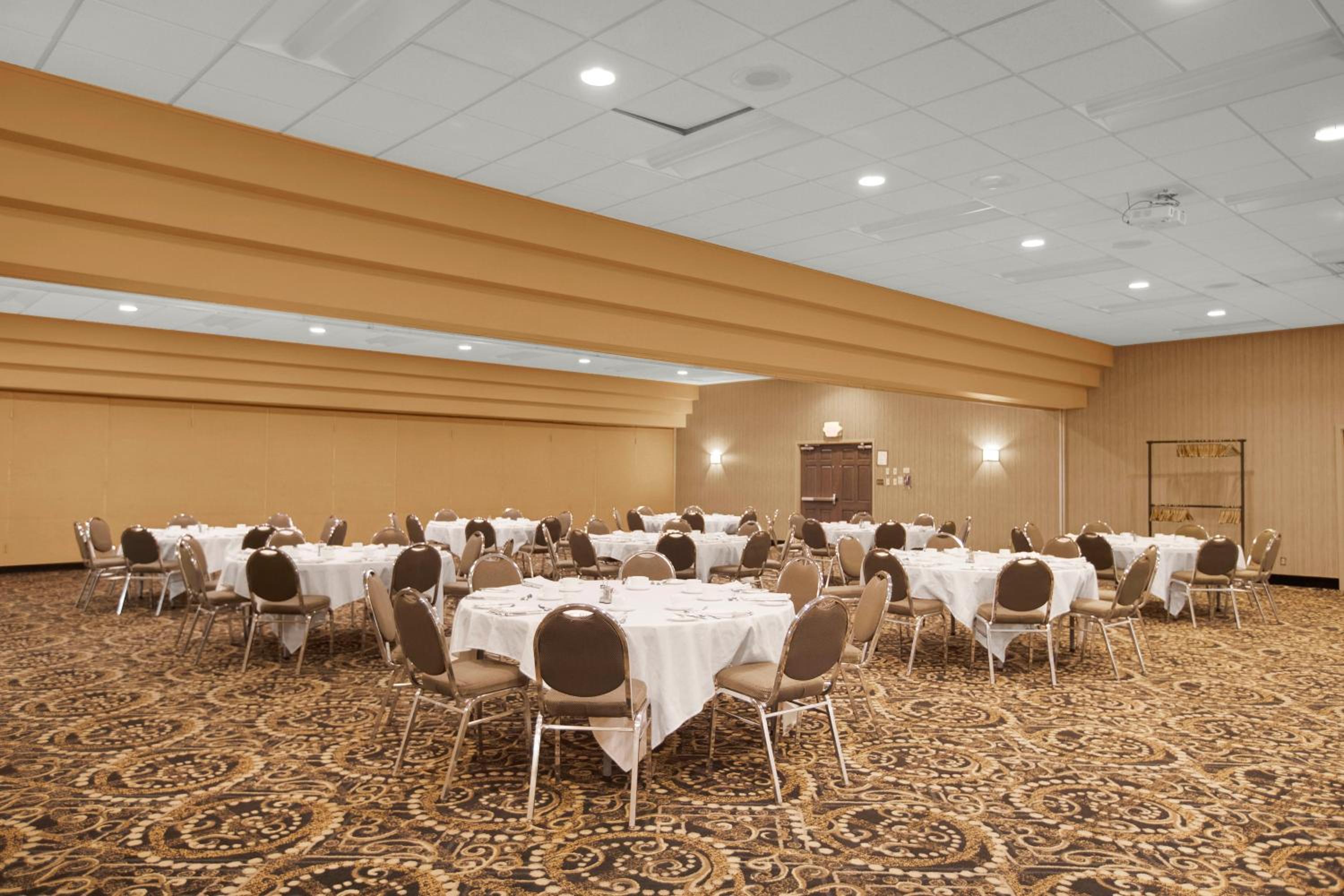 Thunder Bay Vacations - Superior Inn Hotel and Conference Centre Thunder Bay - Property Image 99