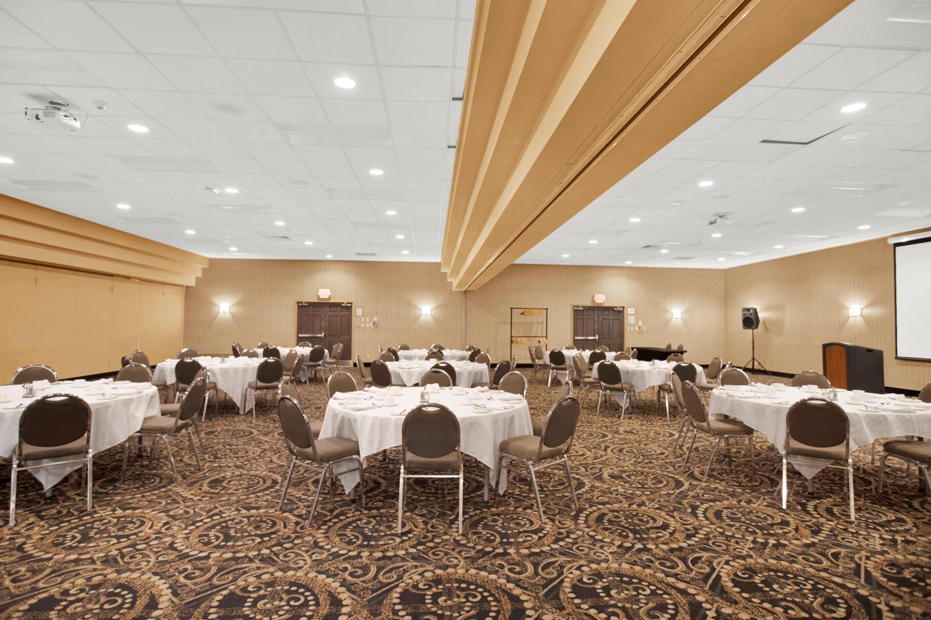 Thunder Bay Vacations - Superior Inn Hotel and Conference Centre Thunder Bay - Property Image 100