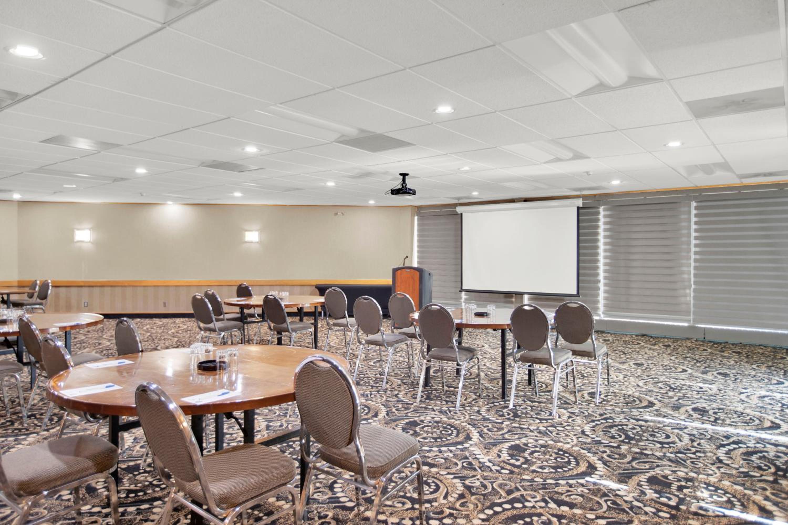 Thunder Bay Vacations - Superior Inn Hotel and Conference Centre Thunder Bay - Property Image 102