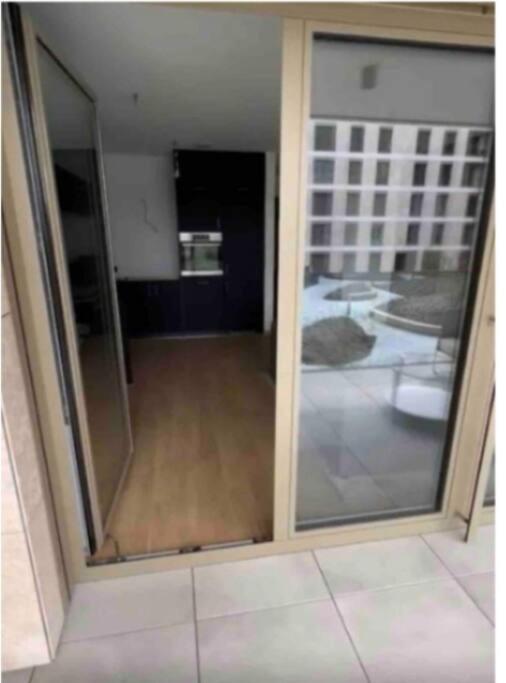 New Studio in center with Terrac and Parking view 4
