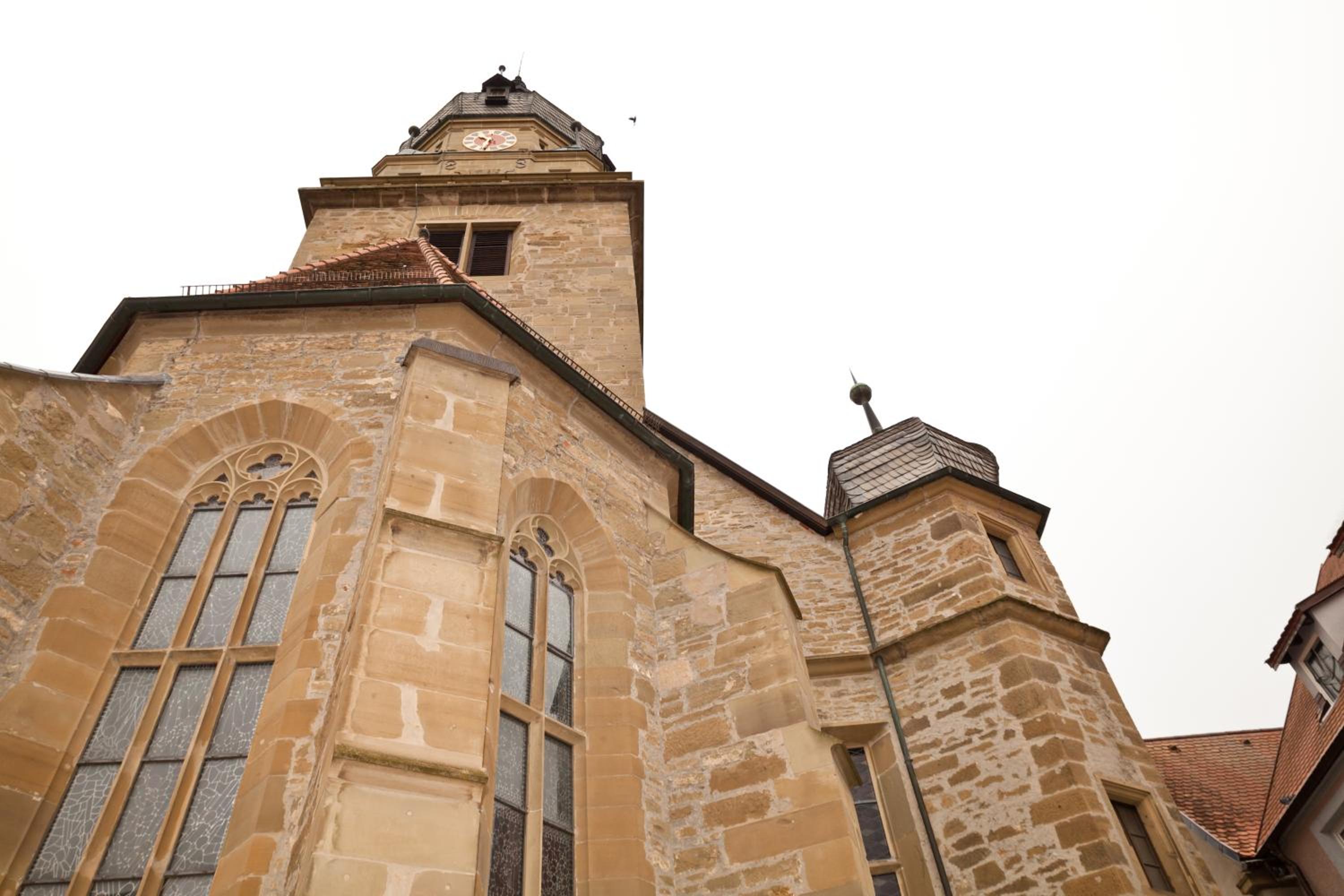 Neben der Kirche