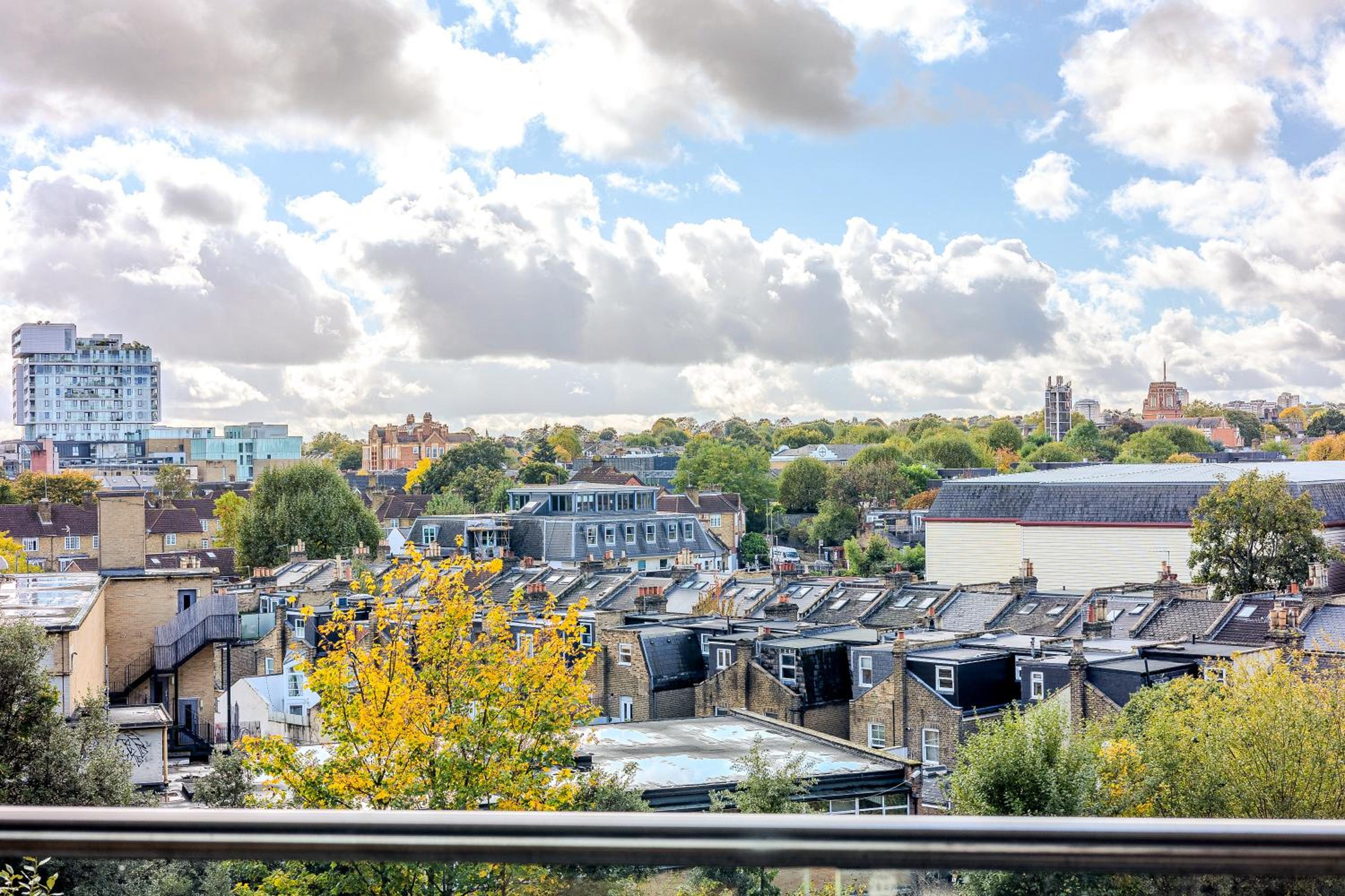 Modern 1BR with balcony & city view, Wandsworth