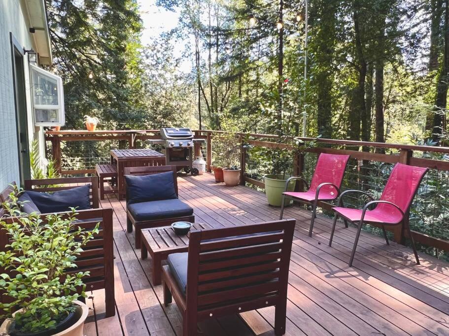 Cozy Cabin in Redwoods with Hot Tub