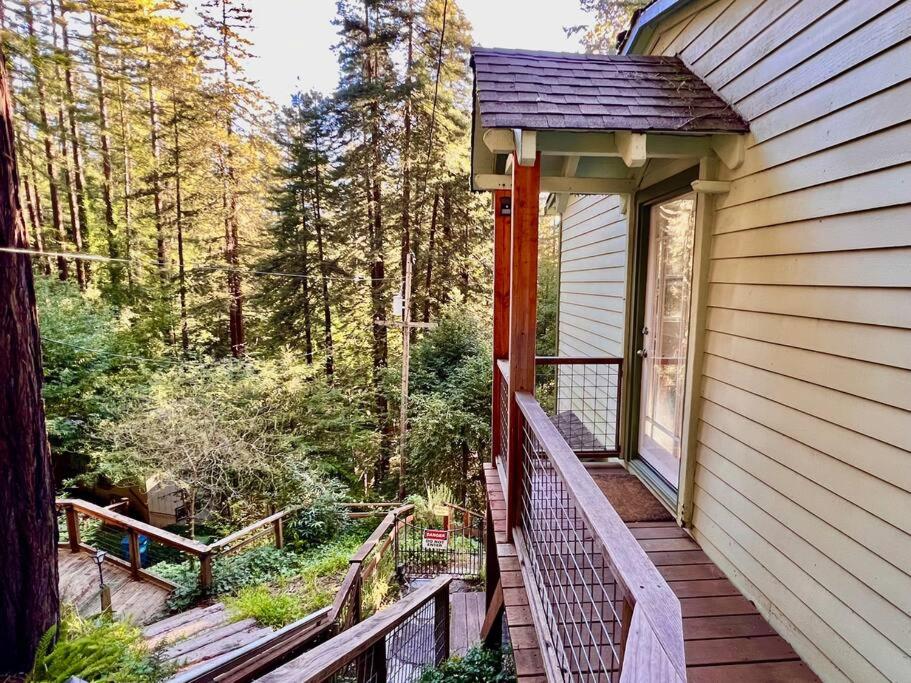 Cozy Cabin in Redwoods with Hot Tub