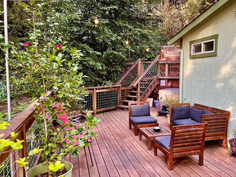 Cozy Cabin in Redwoods with Hot Tub