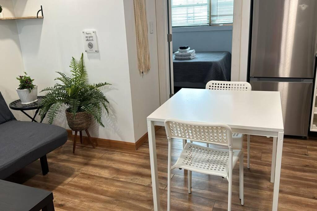 Central 1 BR Apartment EasyParking Laundry view 3