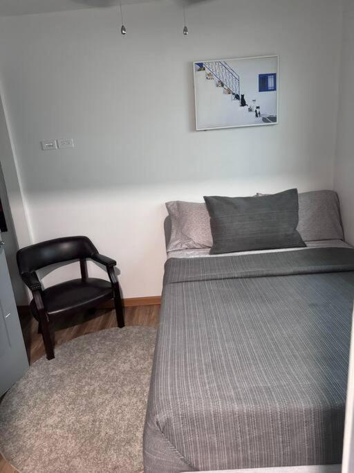 Central 1 BR Apartment EasyParking Laundry view 4