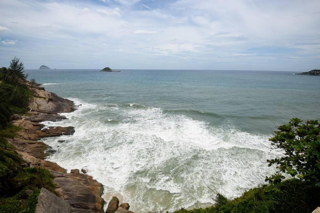 Praia da Joatinga, triplex luxo sobre o mar