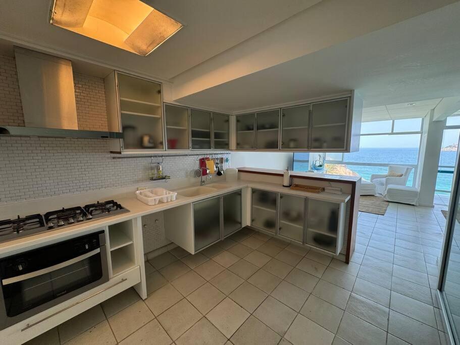 Praia da Joatinga, triplex luxo sobre o mar