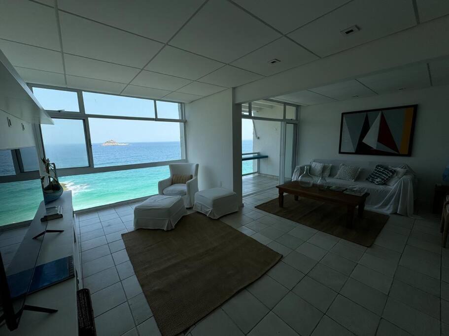 Praia da Joatinga, triplex luxo sobre o mar