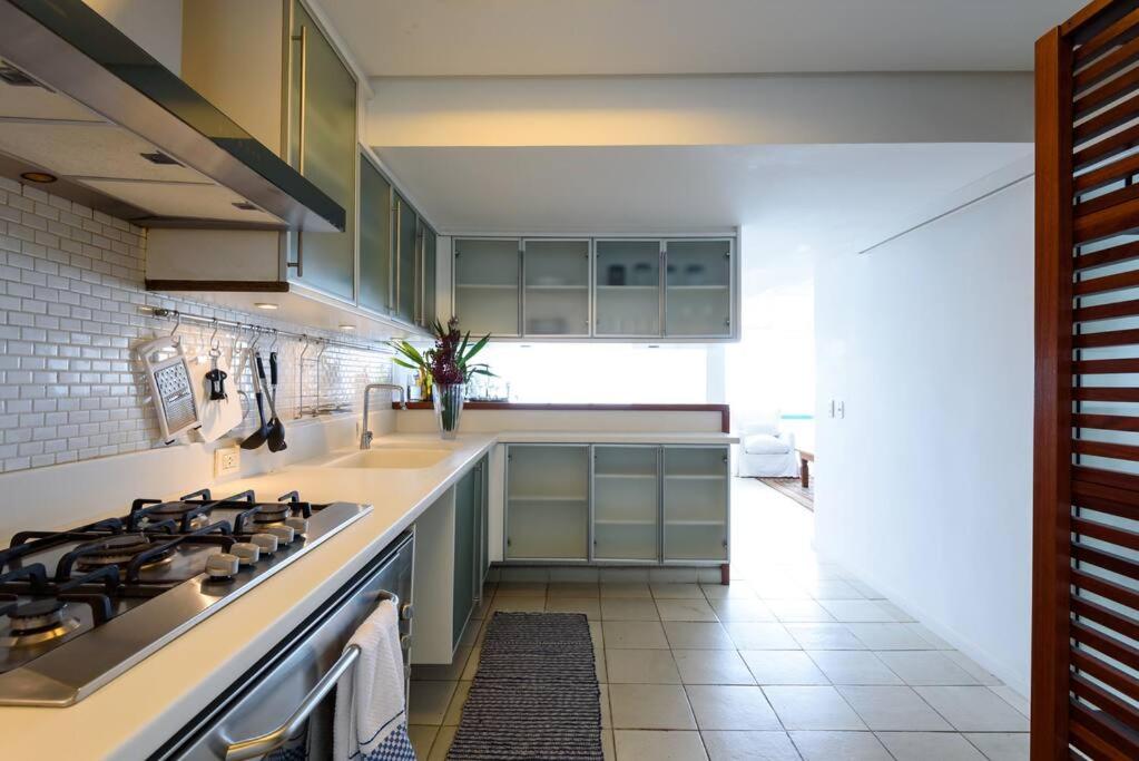 Praia da Joatinga, triplex luxo sobre o mar