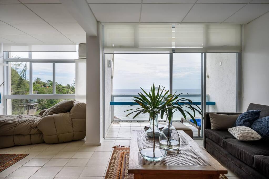 Praia da Joatinga, triplex luxo sobre o mar