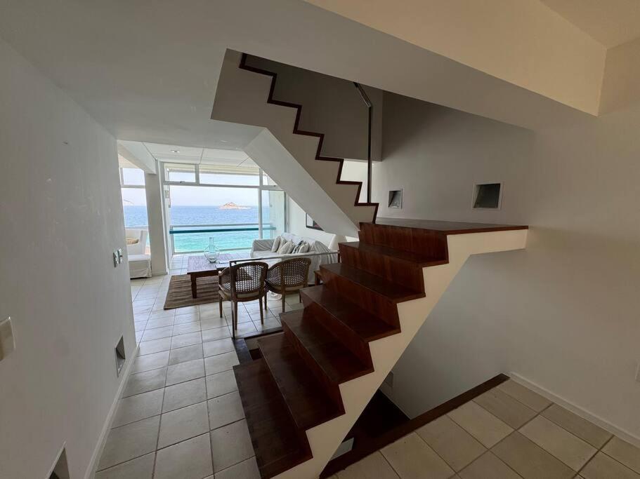 Praia da Joatinga, triplex luxo sobre o mar