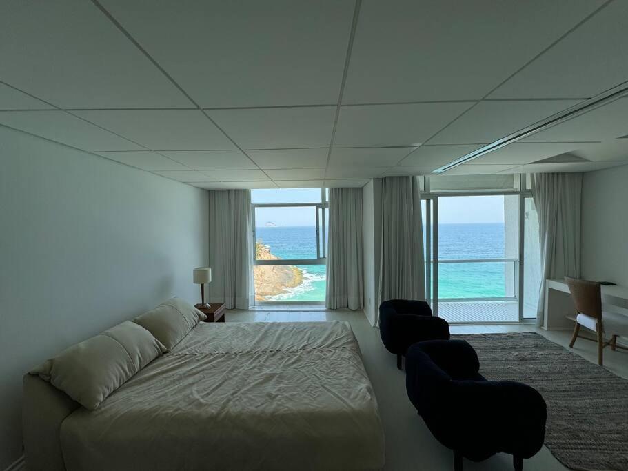 Praia da Joatinga, triplex luxo sobre o mar