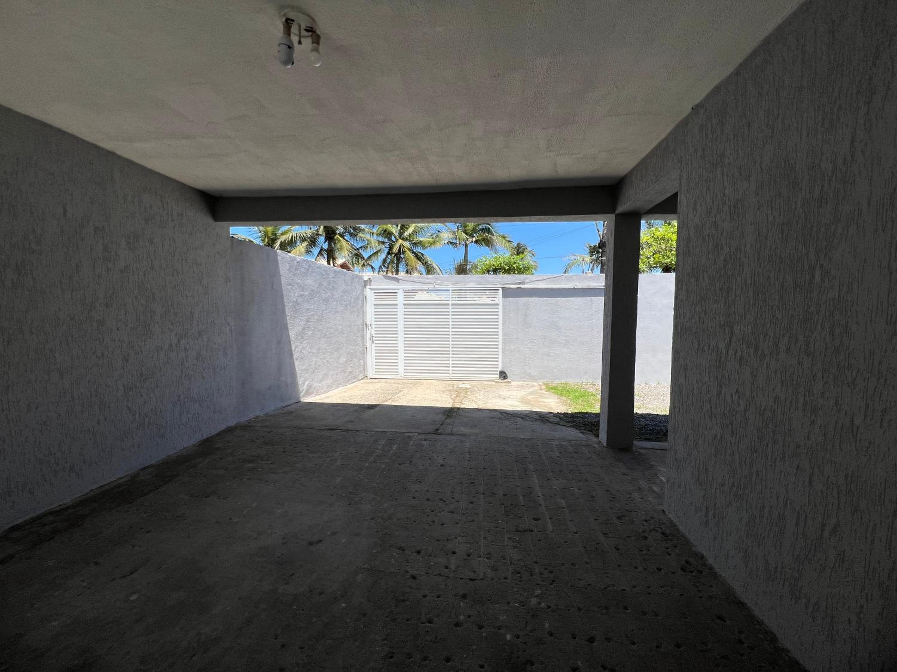 Casa grande pé na areia Peruibe
