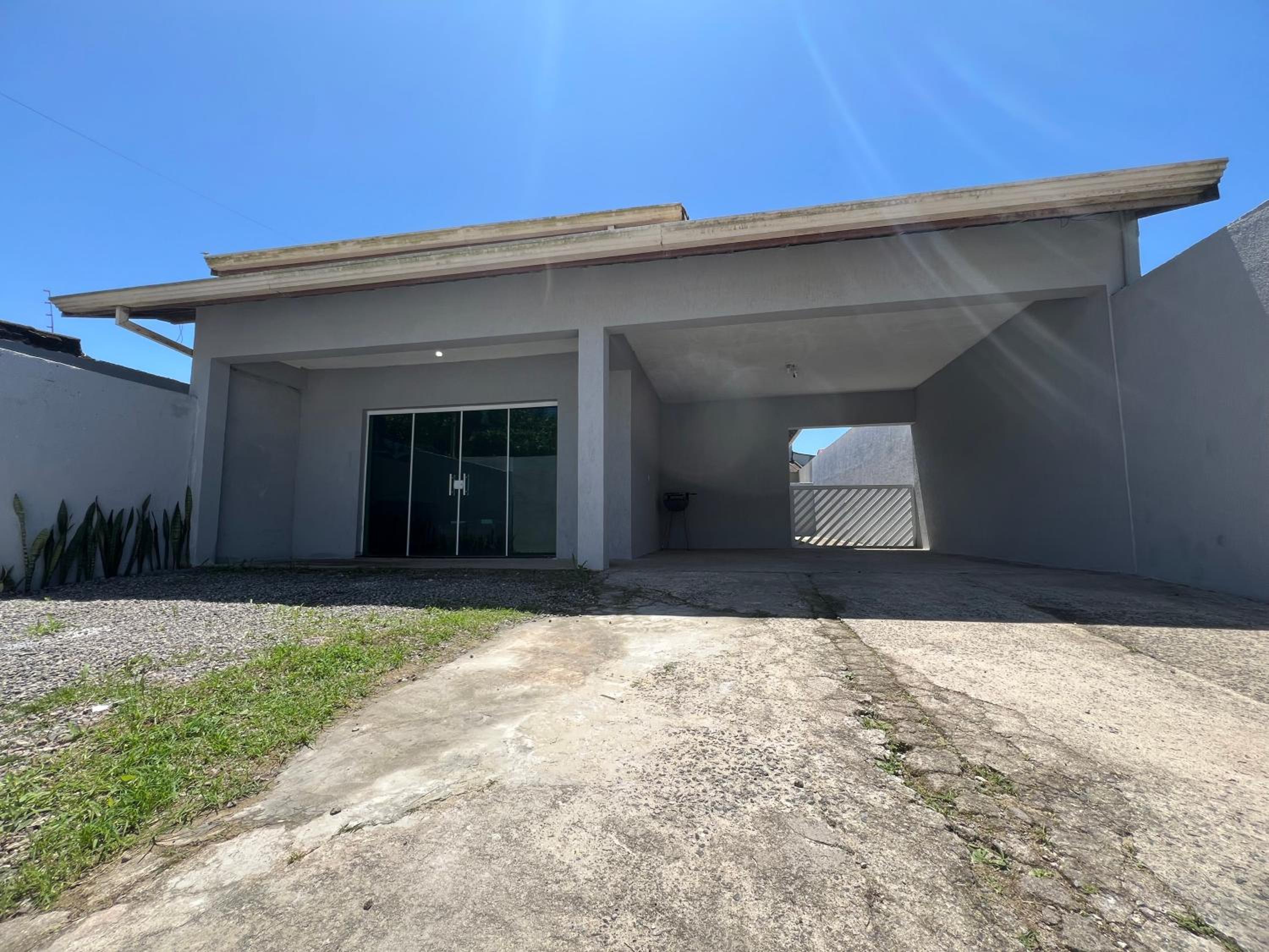 Casa grande pé na areia Peruibe