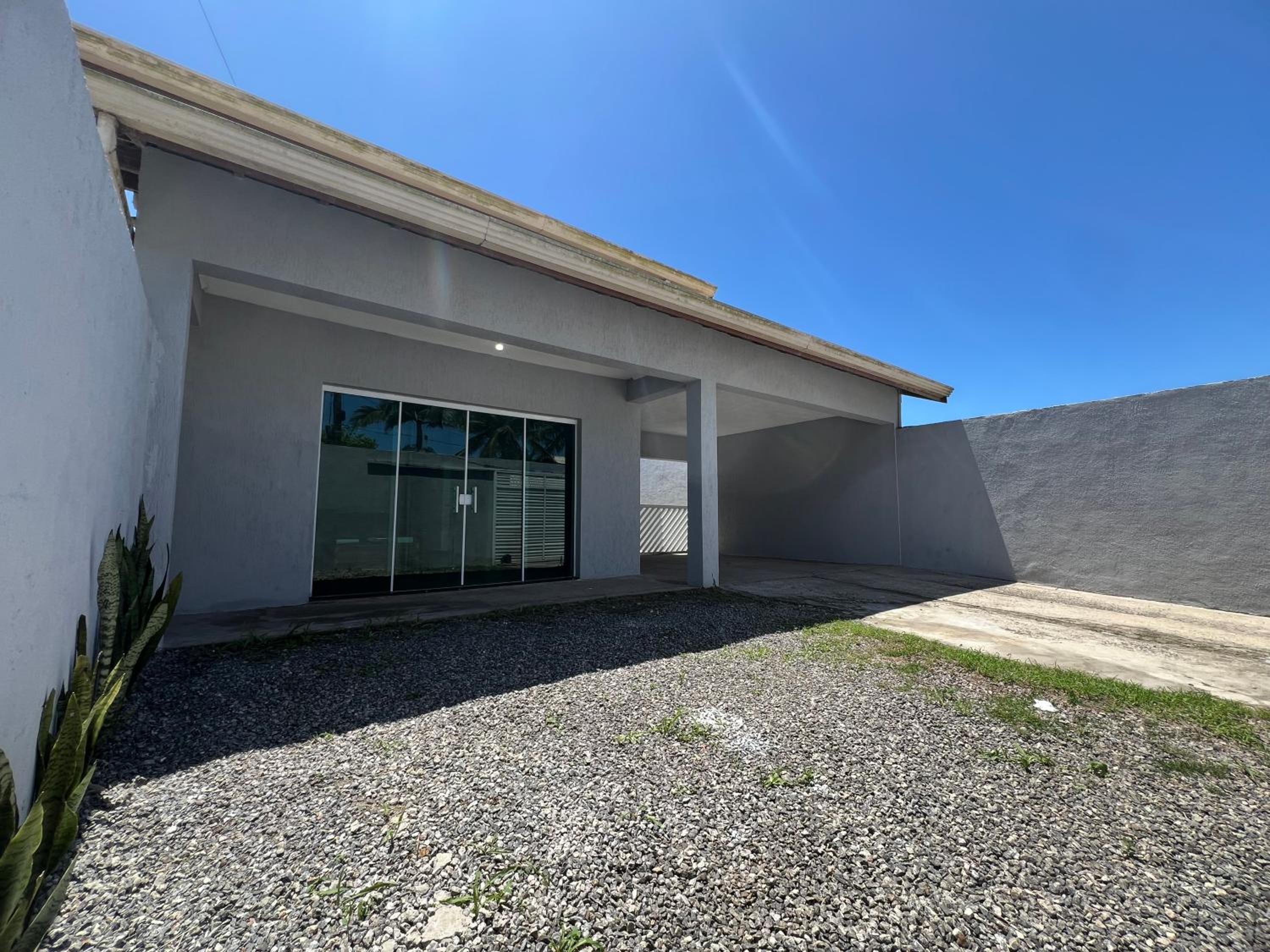 Casa grande pé na areia Peruibe