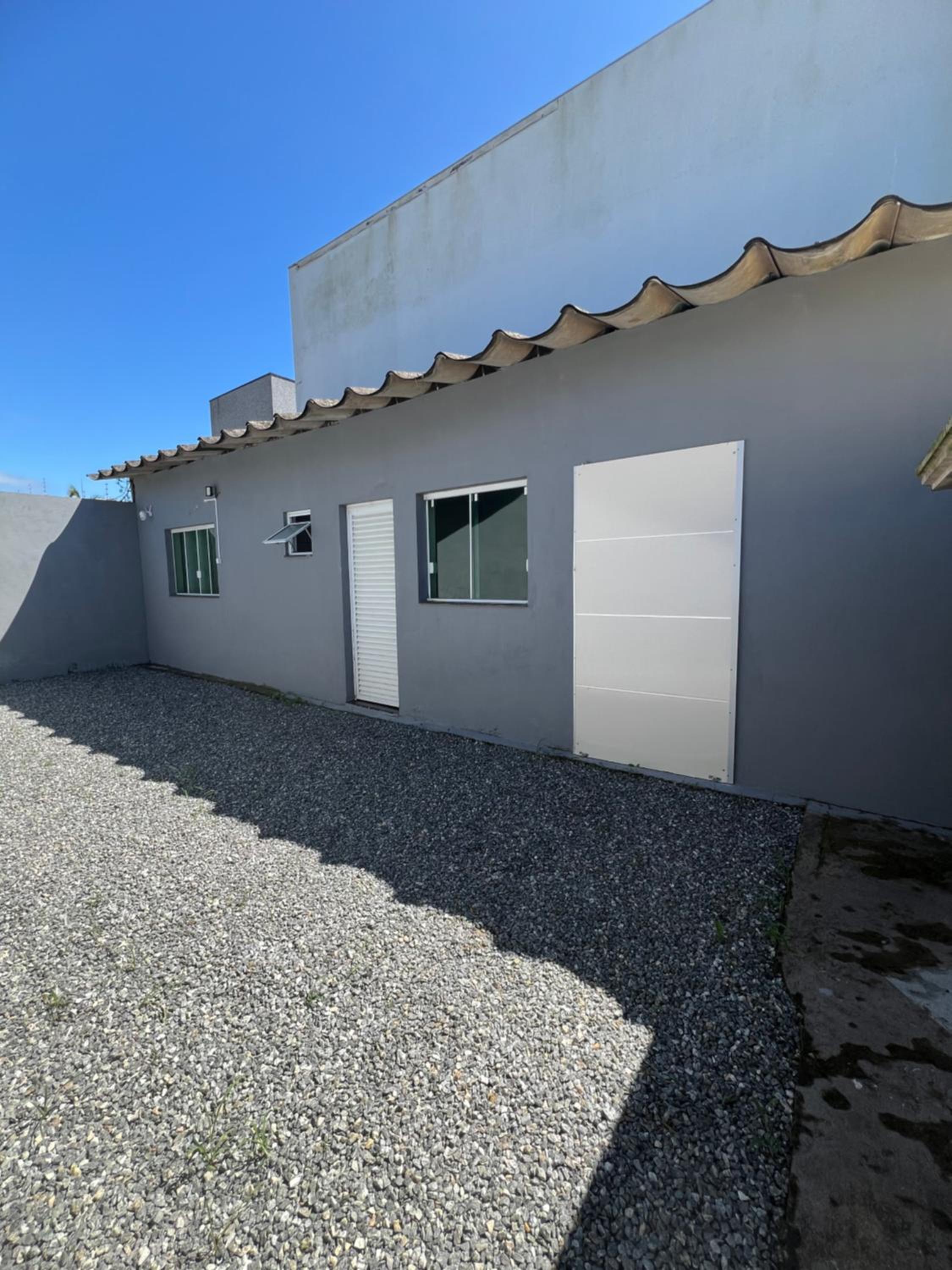 Casa grande pé na areia Peruibe