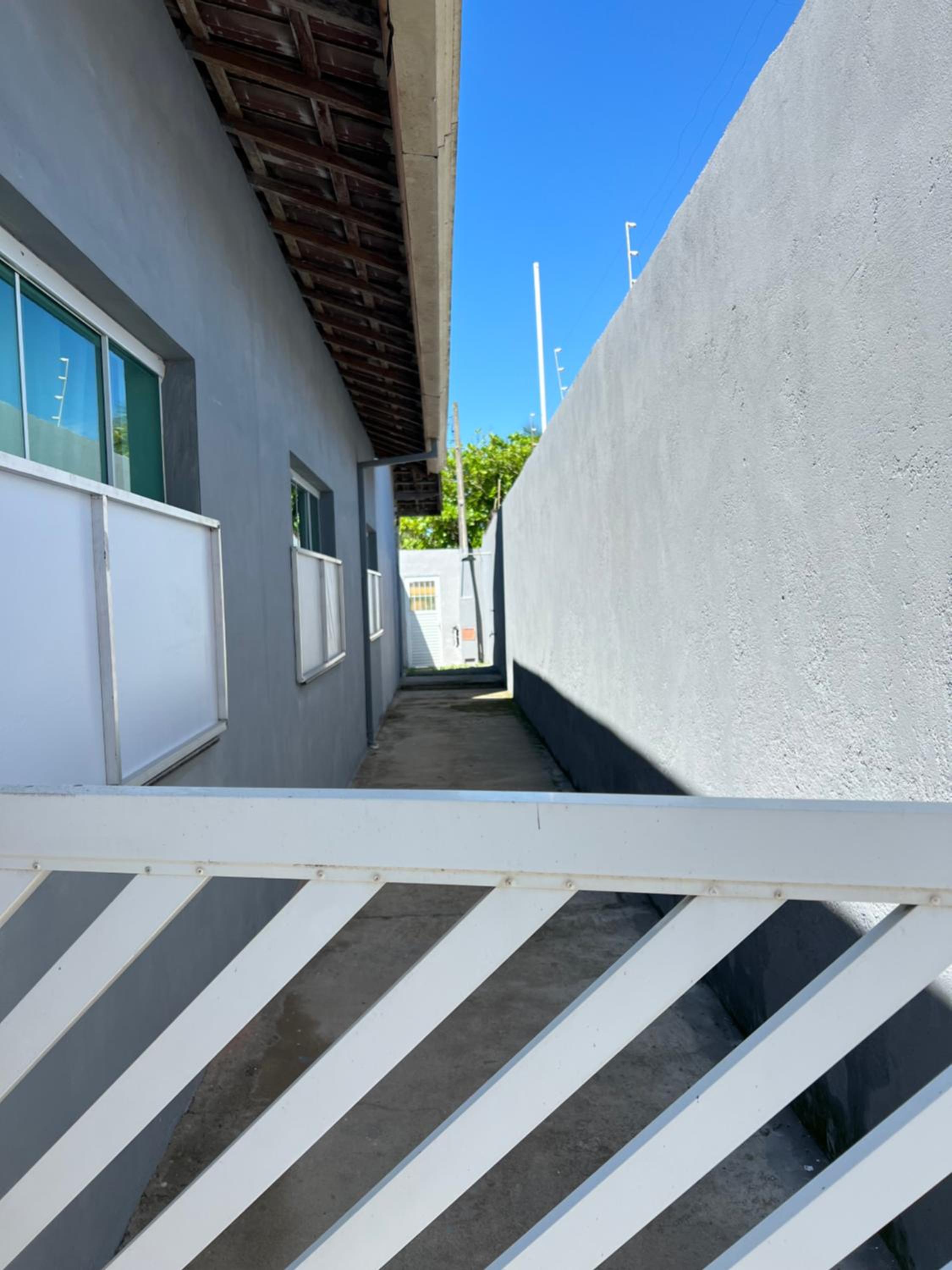 Casa grande pé na areia Peruibe