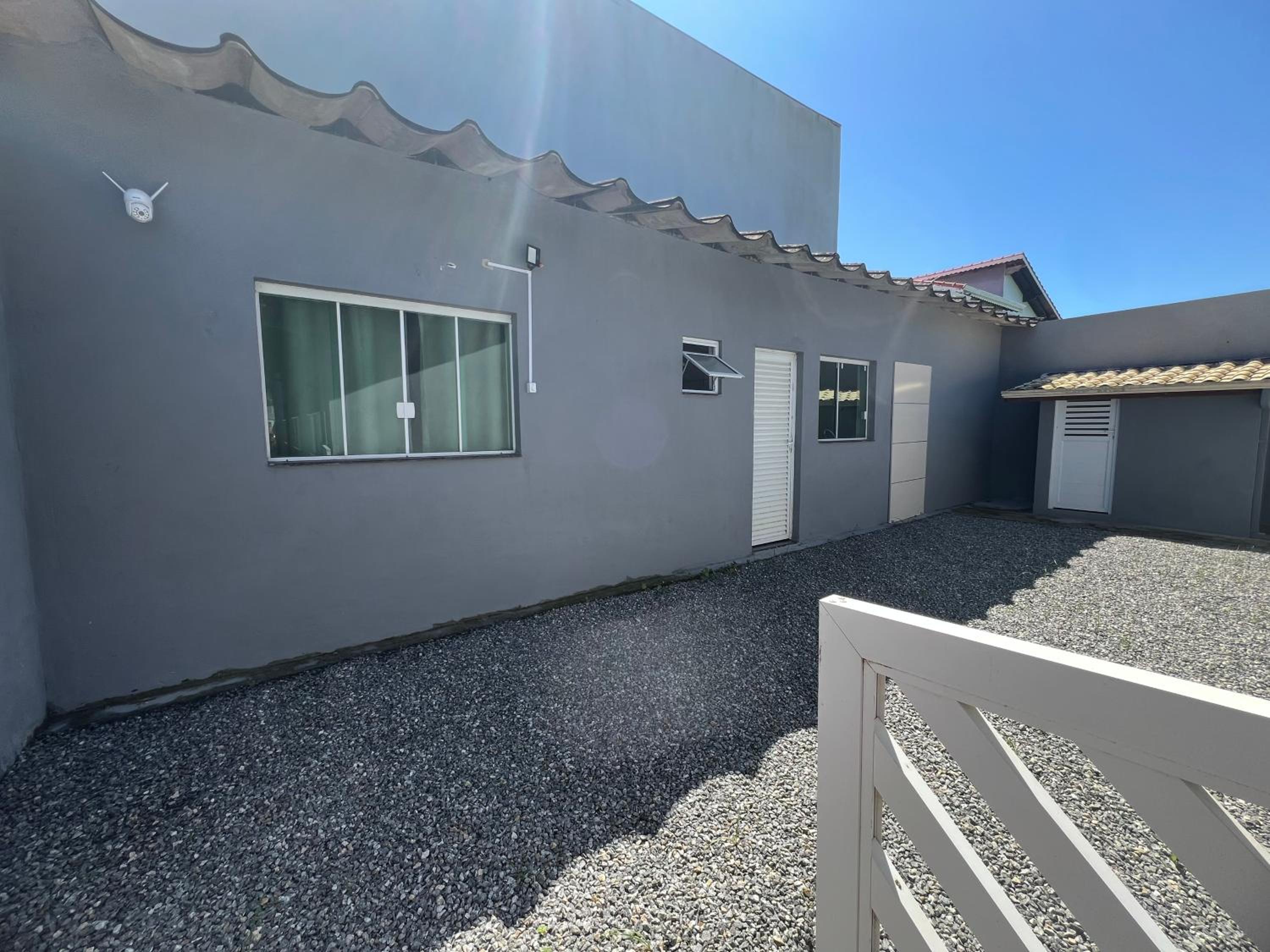 Casa grande pé na areia Peruibe