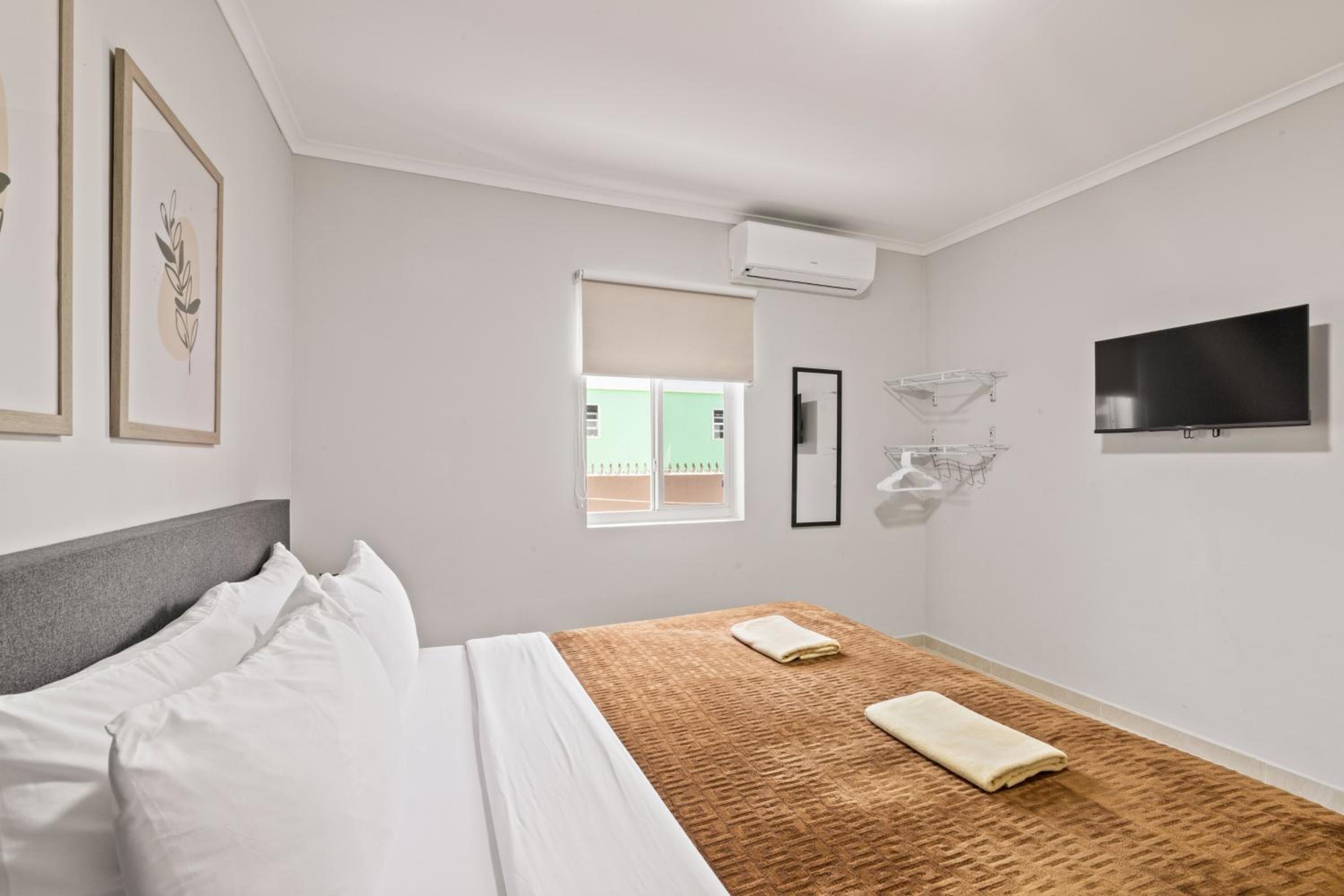 Curadise Living
