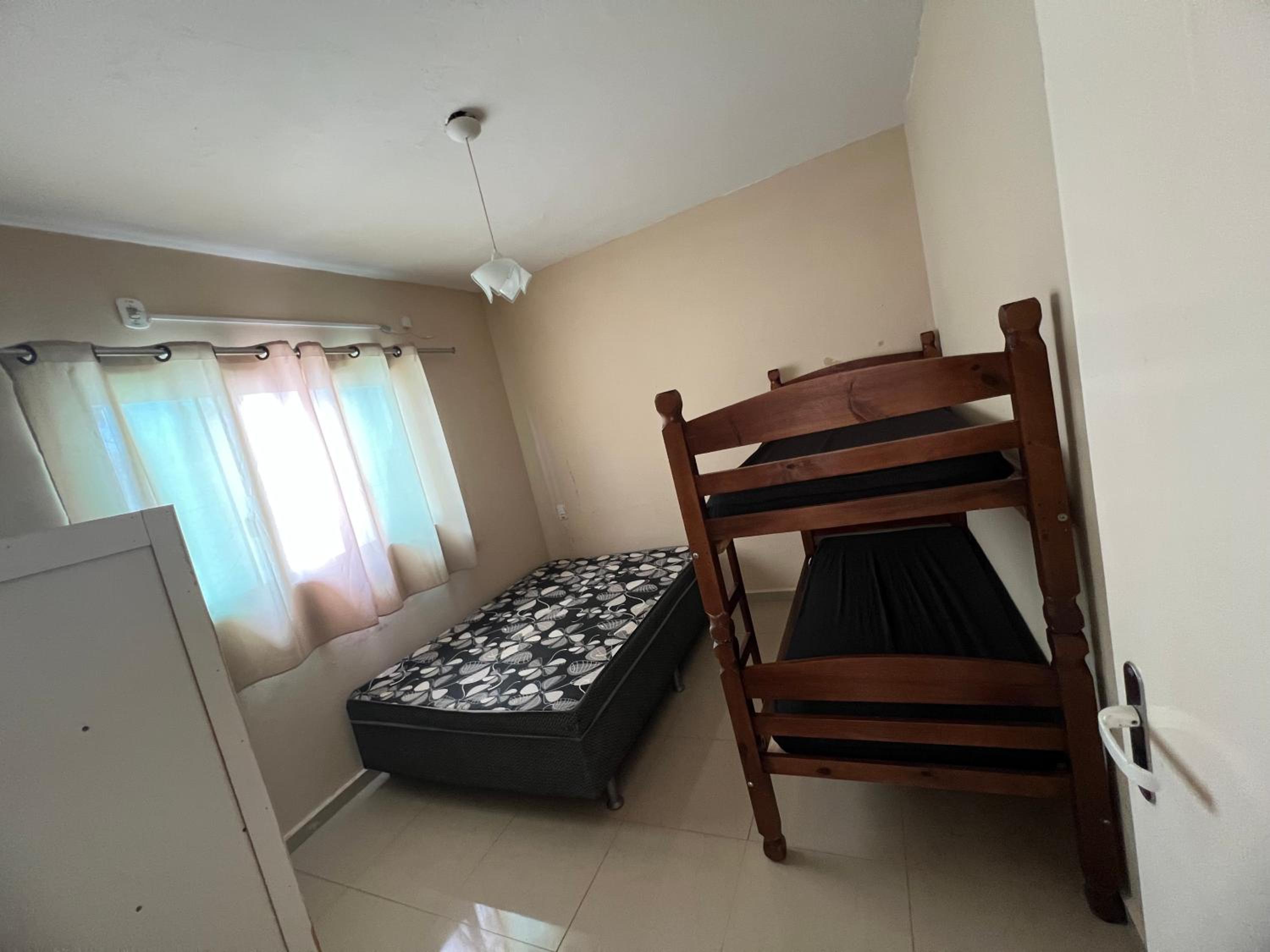 Casa grande pé na areia Peruibe