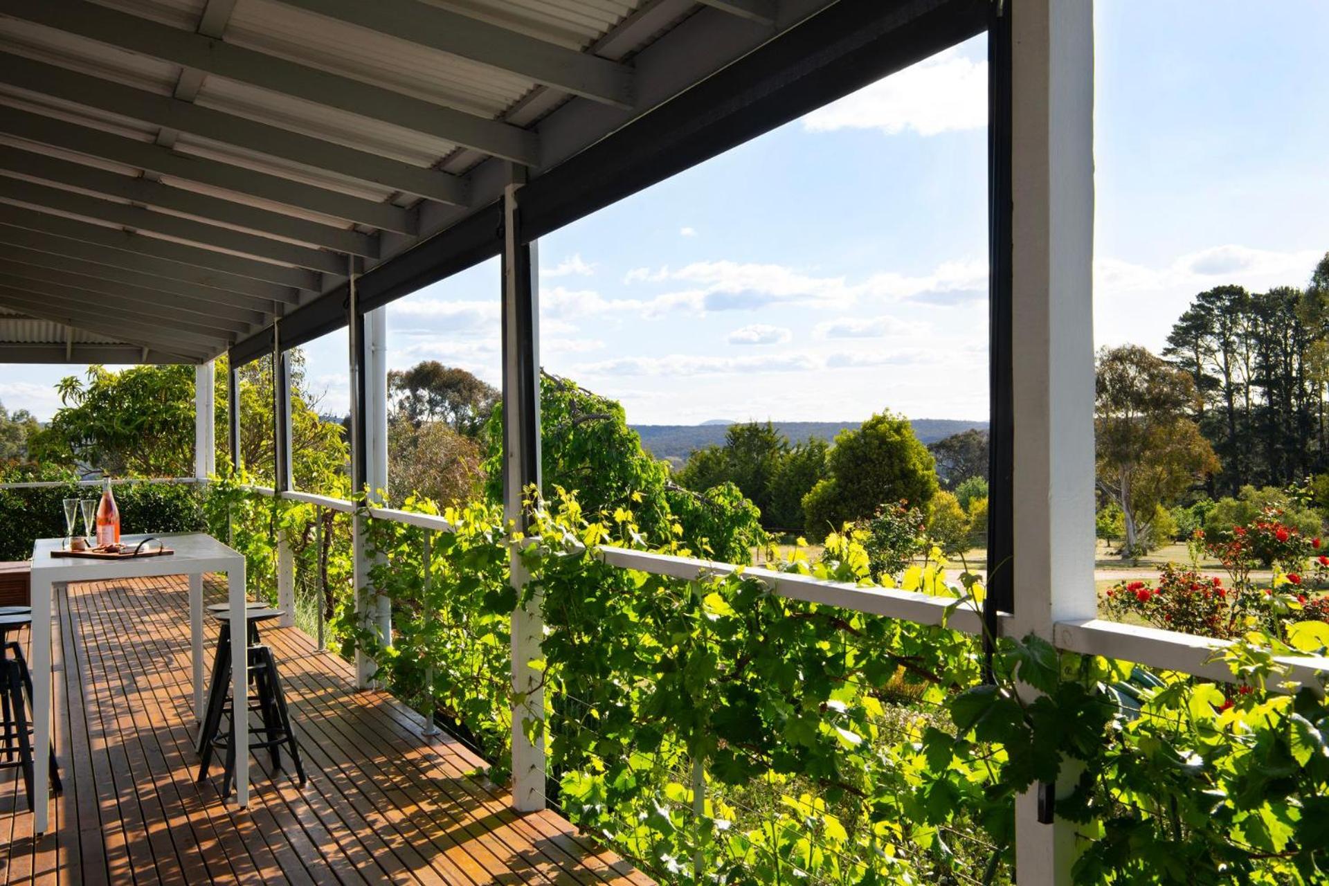 Mafic House- beautiful views, hot tub and pool