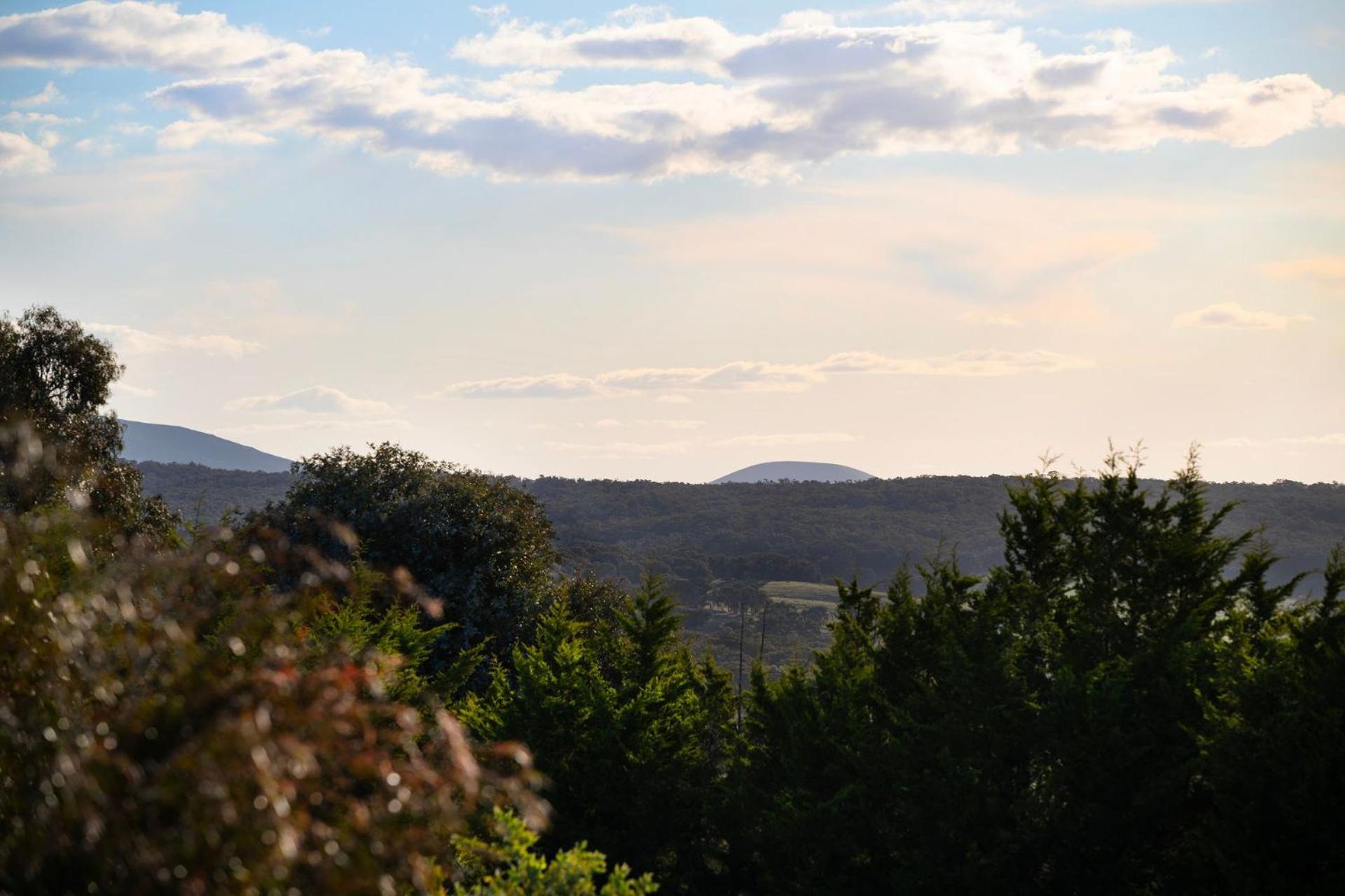 Mafic House- beautiful views, hot tub and pool