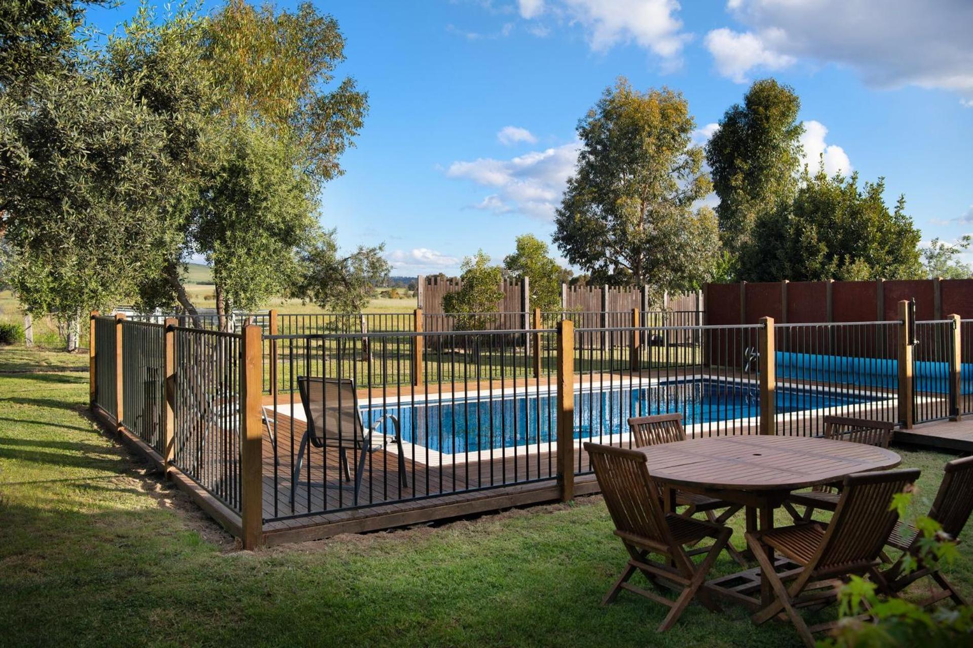 Mafic House- beautiful views, hot tub and pool