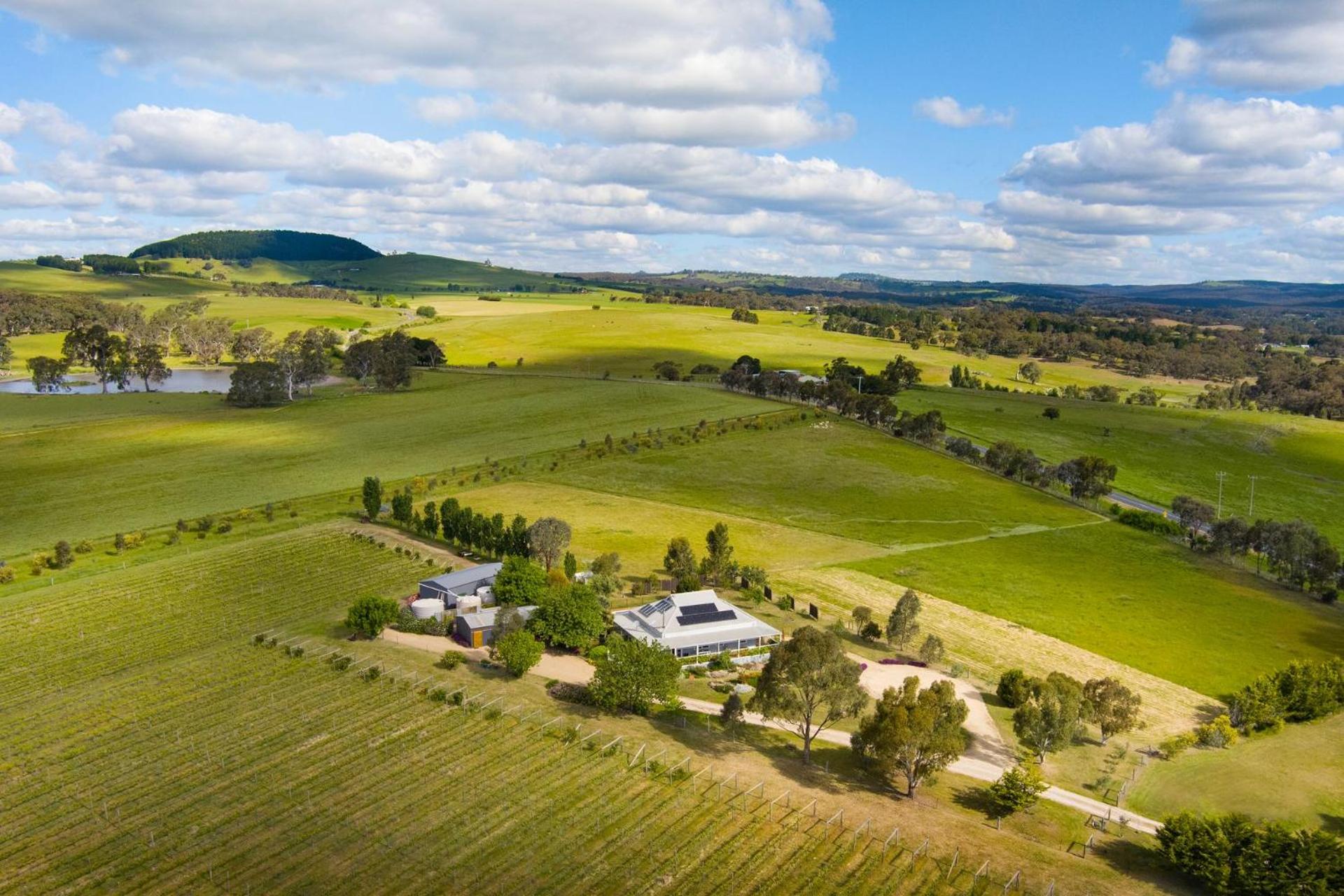 Mafic House- beautiful views, hot tub and pool