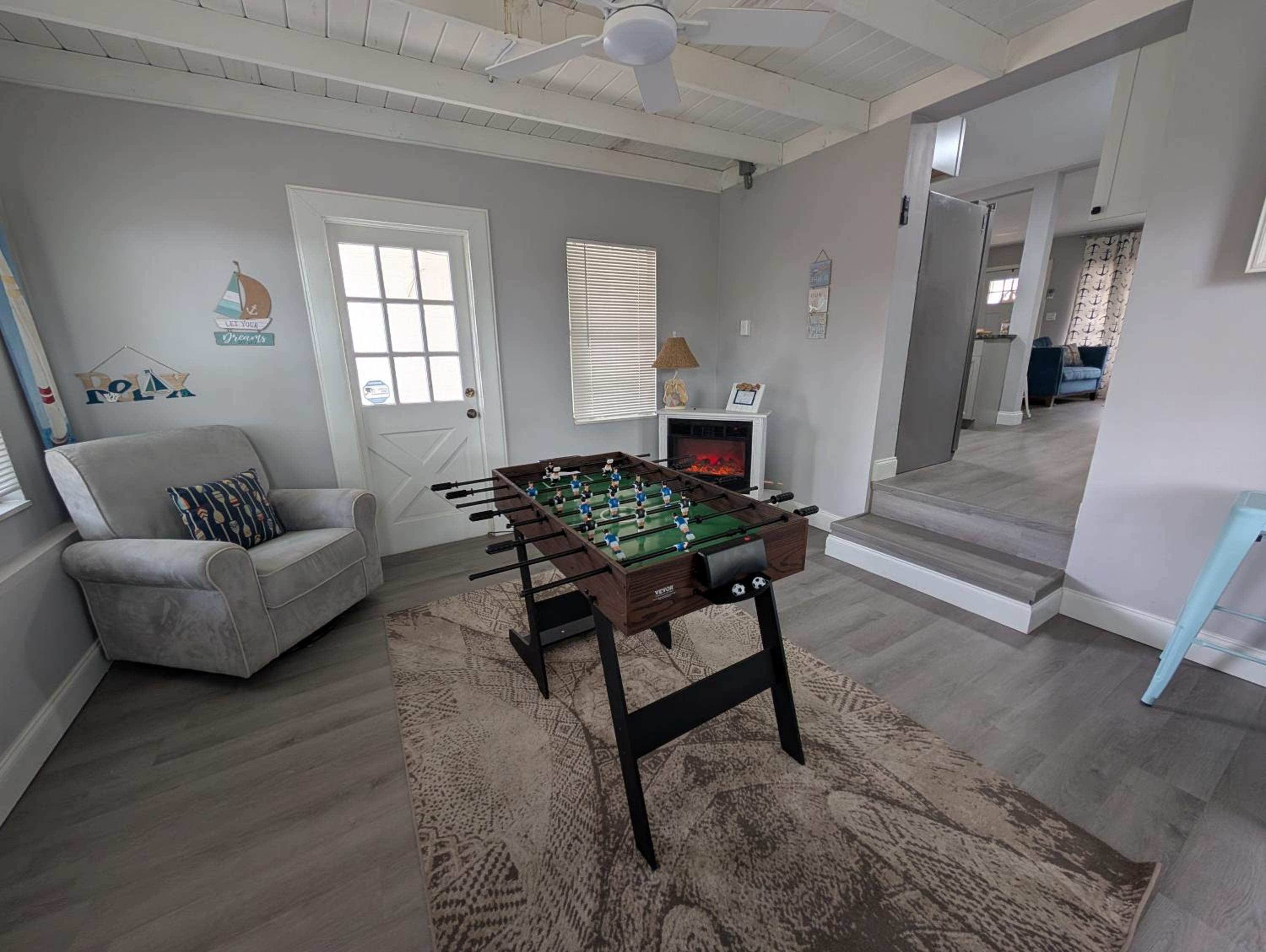 Great Home Close to shops, FIT, Beaches,and Space X view 3
