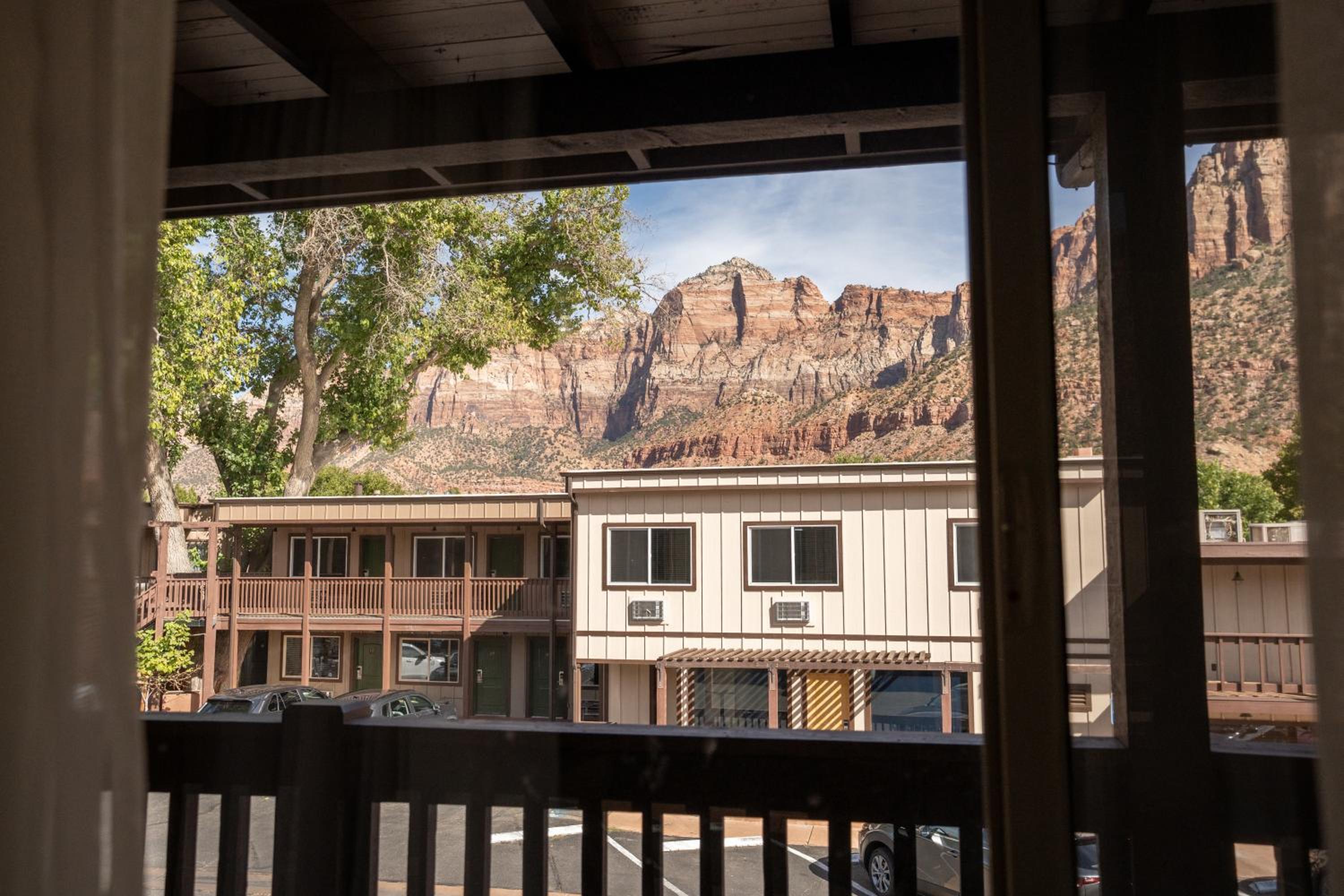 Petty Ranch Inn 64