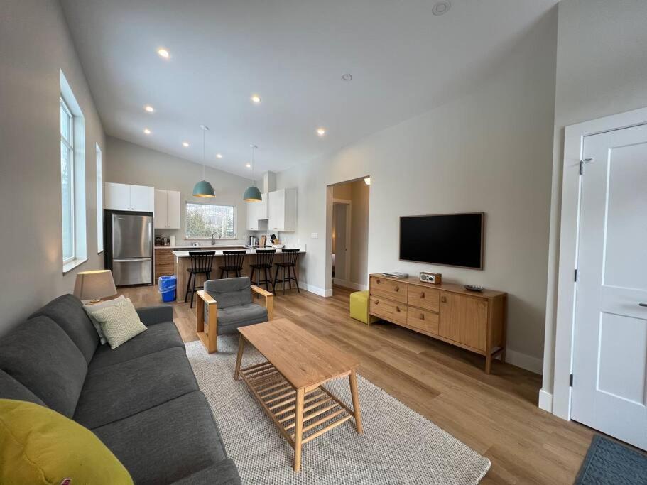 4595 Alpine Way by StayIn