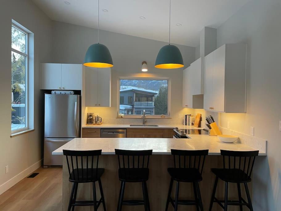 4595 Alpine Way by StayIn