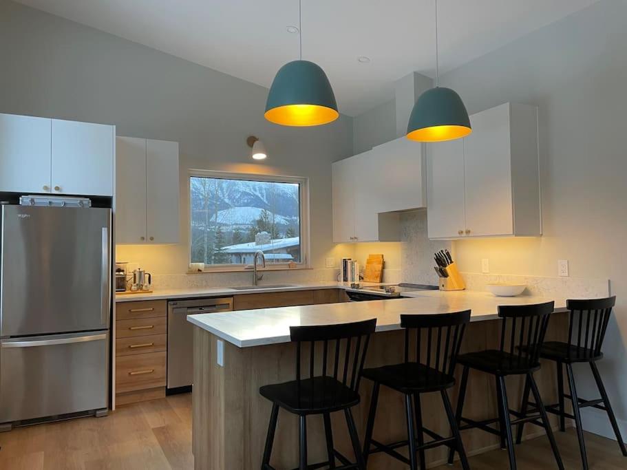 4595 Alpine Way by StayIn