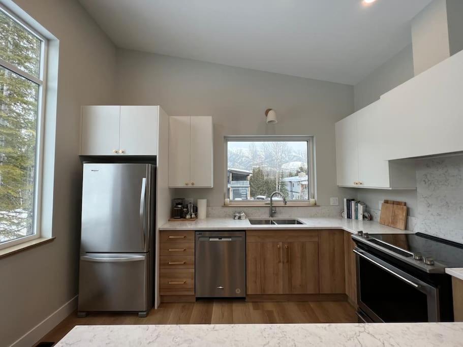 4595 Alpine Way by StayIn