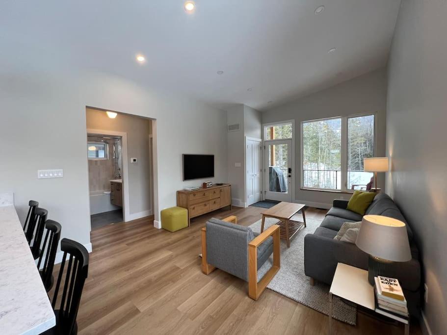 4595 Alpine Way by StayIn