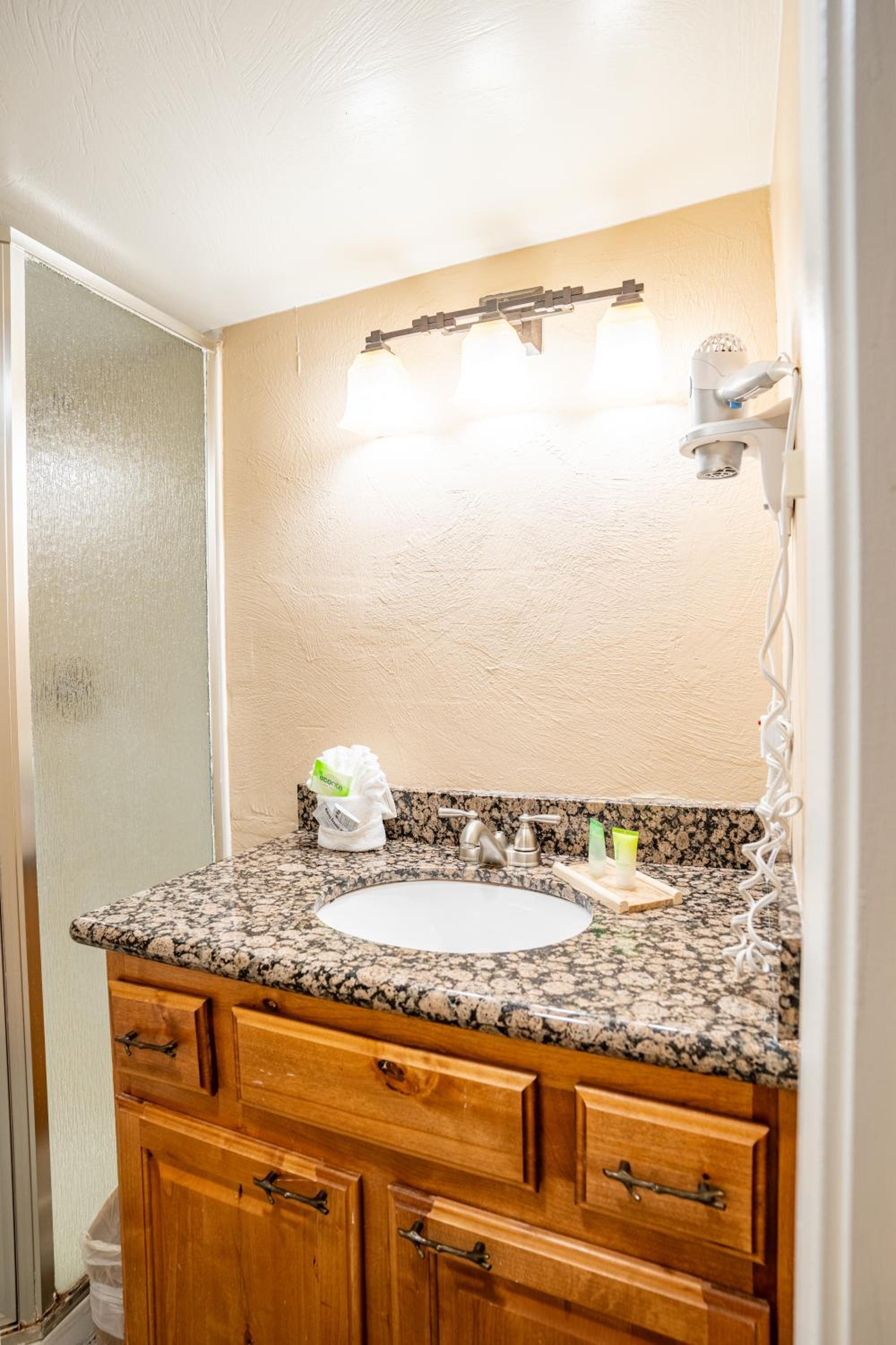 Petty Ranch Inn 83