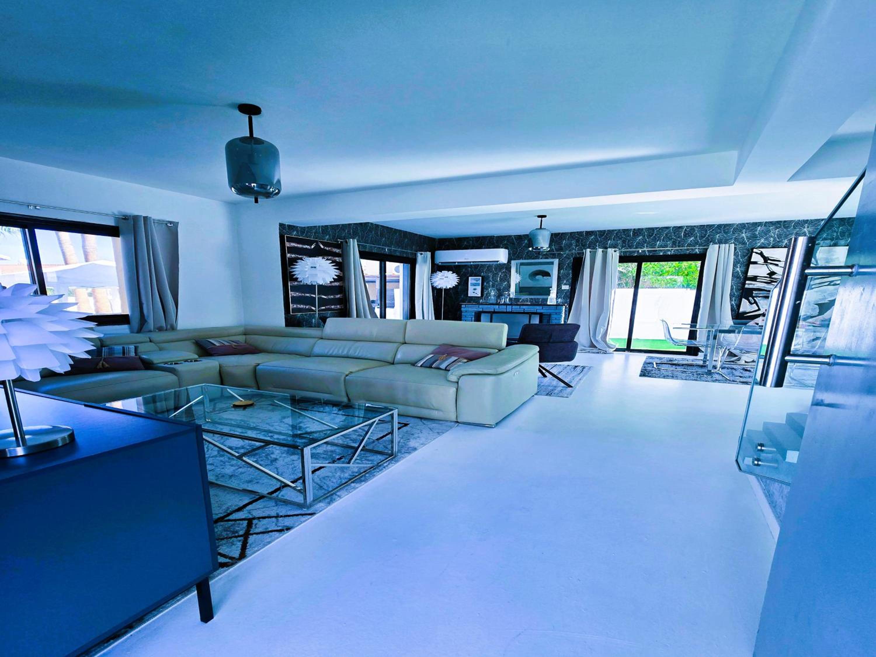 3 Bedroom Villa, private pool, hot tub