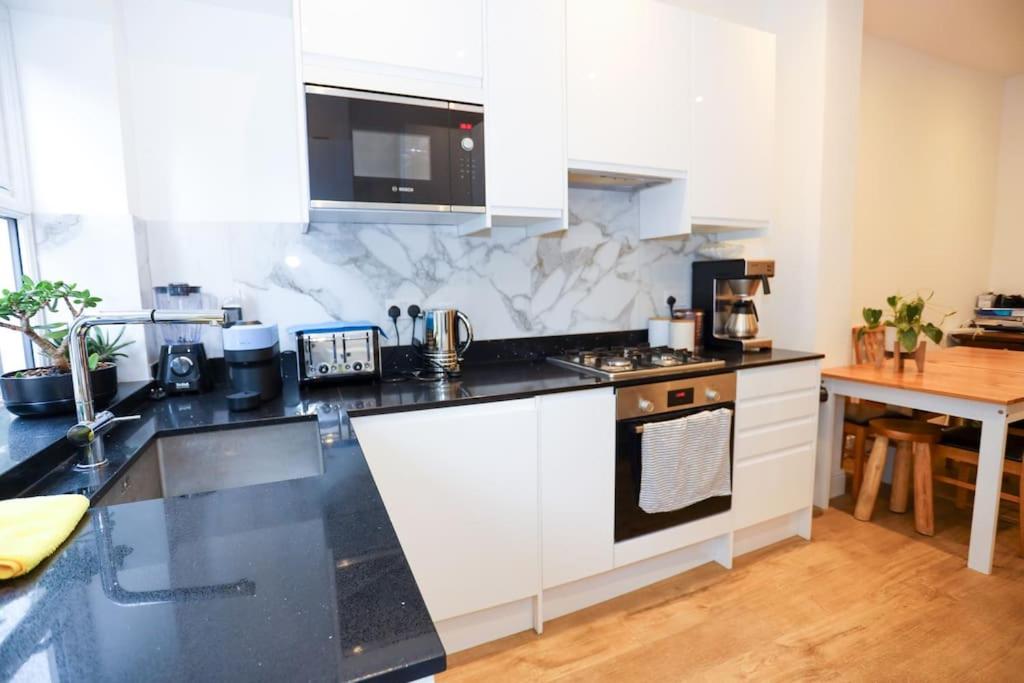 Luxury Apartment I Next to Brighton Beach and Shopping Center view 5