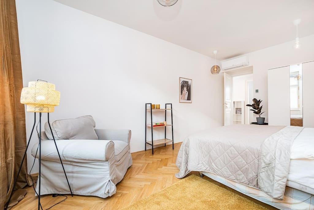 Amazing two-bedroom with Terrace