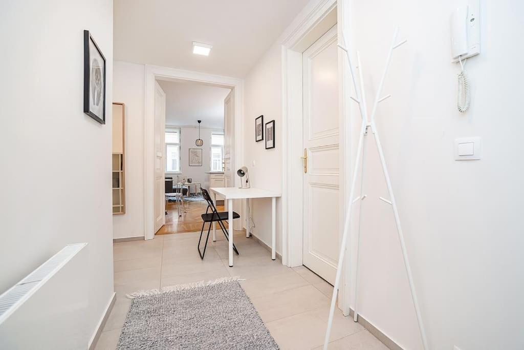 Amazing two-bedroom with Terrace
