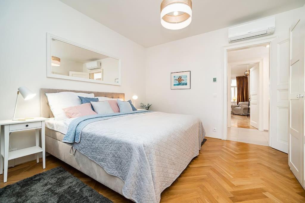 Amazing two-bedroom with Terrace