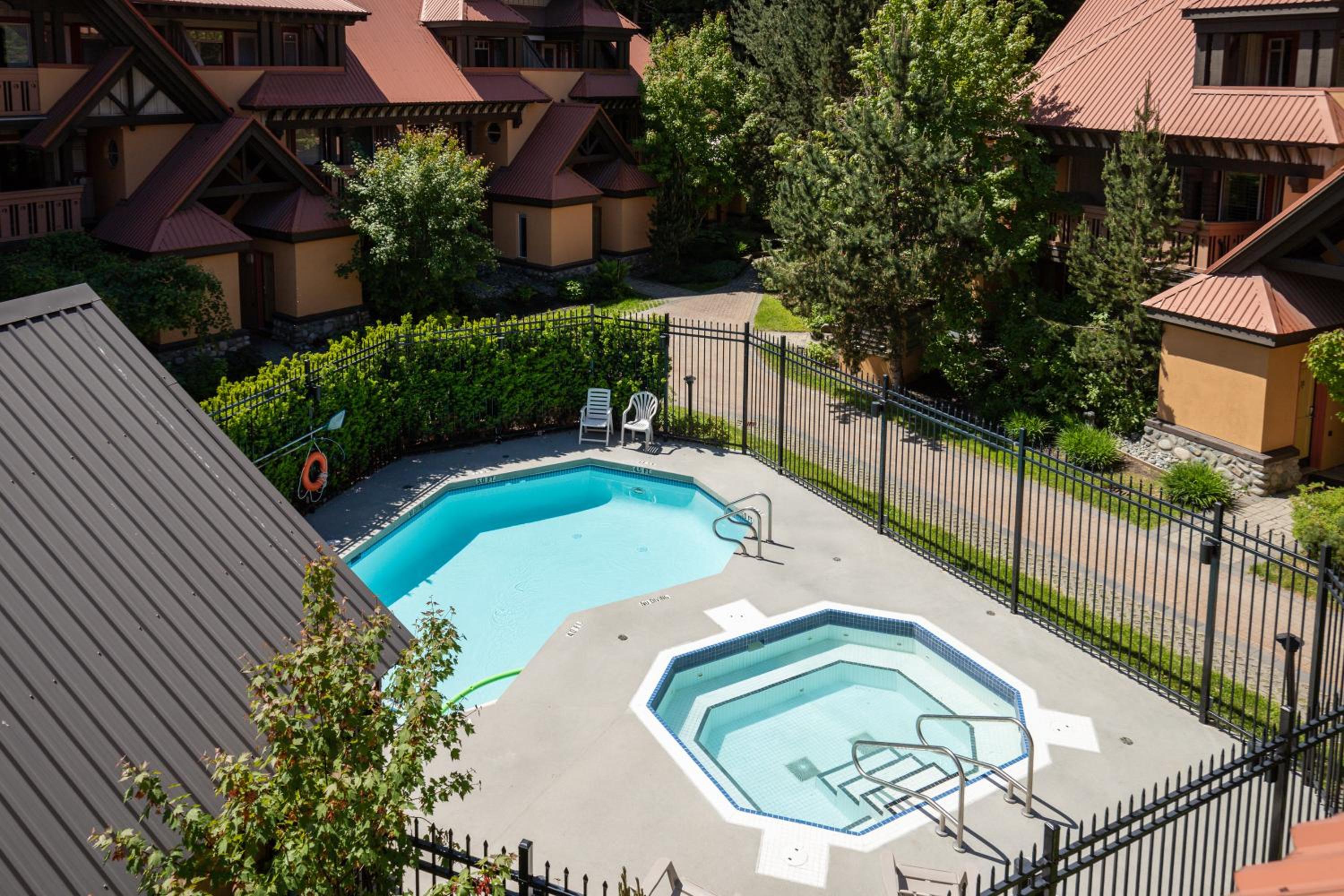 1BR in Sunpath, Epic Village Location, Private Patio, Pool and Hot Tub, Parking