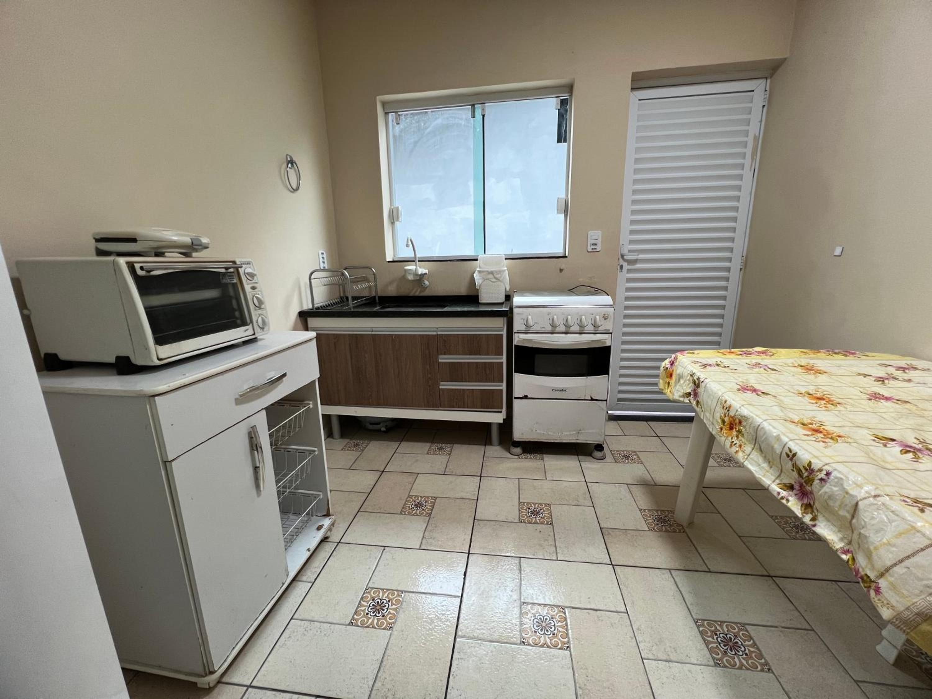 Casa grande pé na areia Peruibe