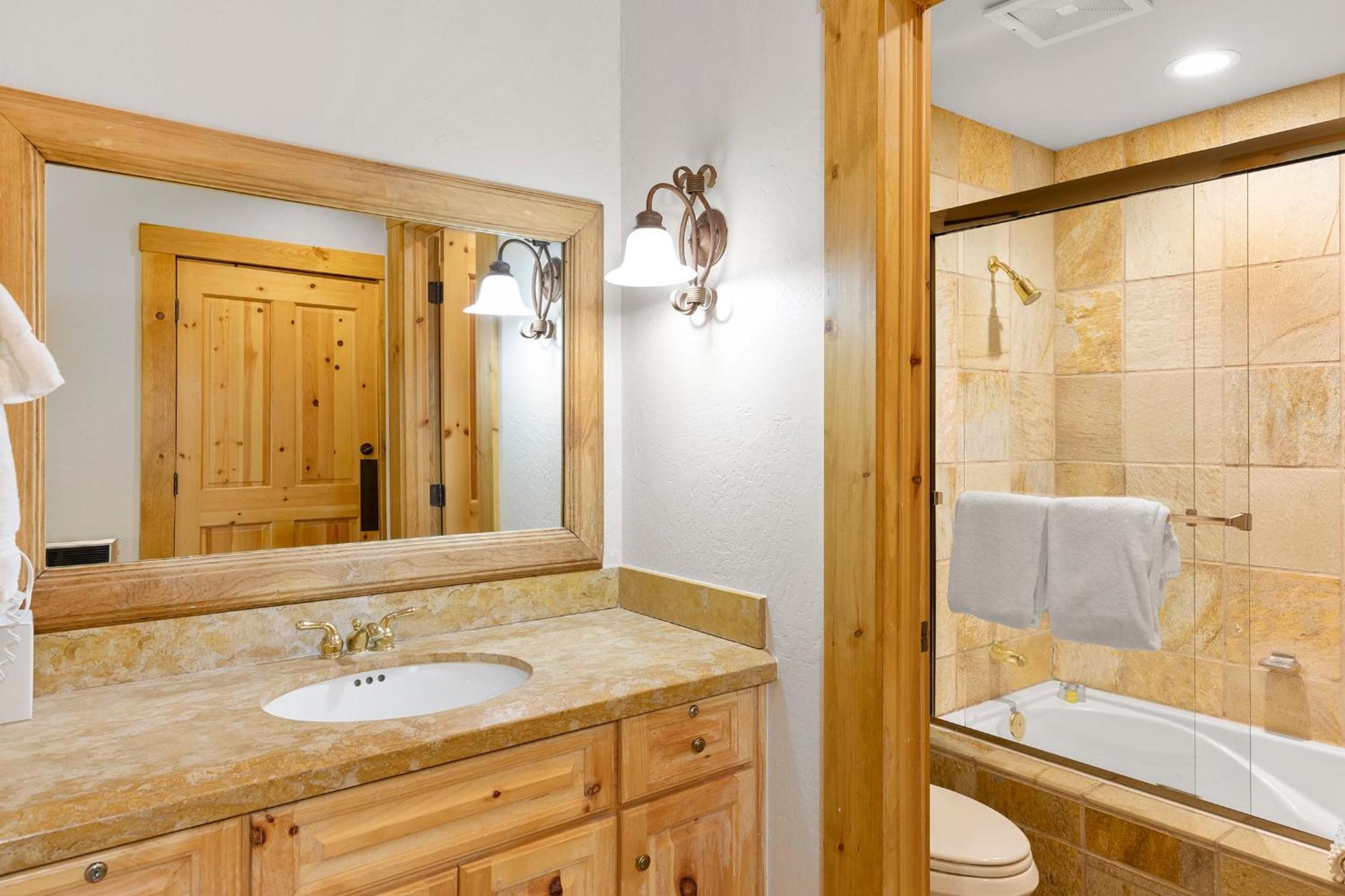 Beautiful Mountain Lodge Ski in Ski out